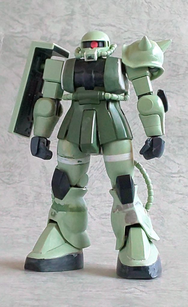 初期HGUCに顕著な、太ももが短く脛が長いプロポーションをいじることが主な改造でした。