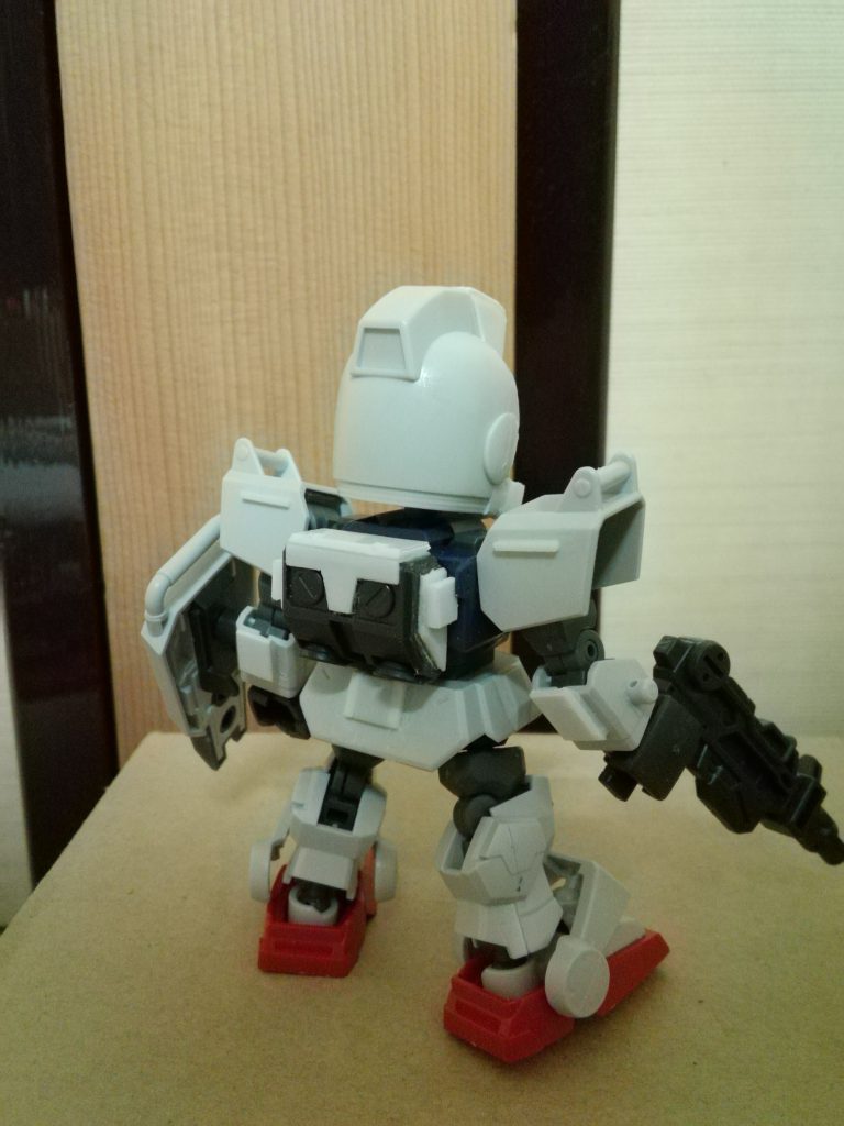 バックパックは、ジャンクで残しておいたSDCSガンダムのものを加工して使用