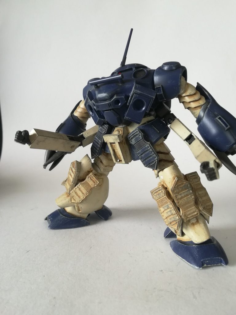 海賊戦争末期に同盟海軍が投入した水中用操兵。 
同盟海軍が鹵獲したアイリーンをベースにロココ設計所から技術供与を受けたツィマッド工呪会が開発を行った。 
各所に同盟らしい設計が採用されており、推進器の出力を上げることで、機動力はそのまま重装甲化することに成功した。 
武装はガデューカユニットを改良し、小型化したガデューカII。さらに胴体部に装備されたサブアームによって通常の操兵の武装を使用することもできる。 
海賊戦争末期のハイロー・ミックスのハイを担い、同盟海軍を勝利へ導いた。