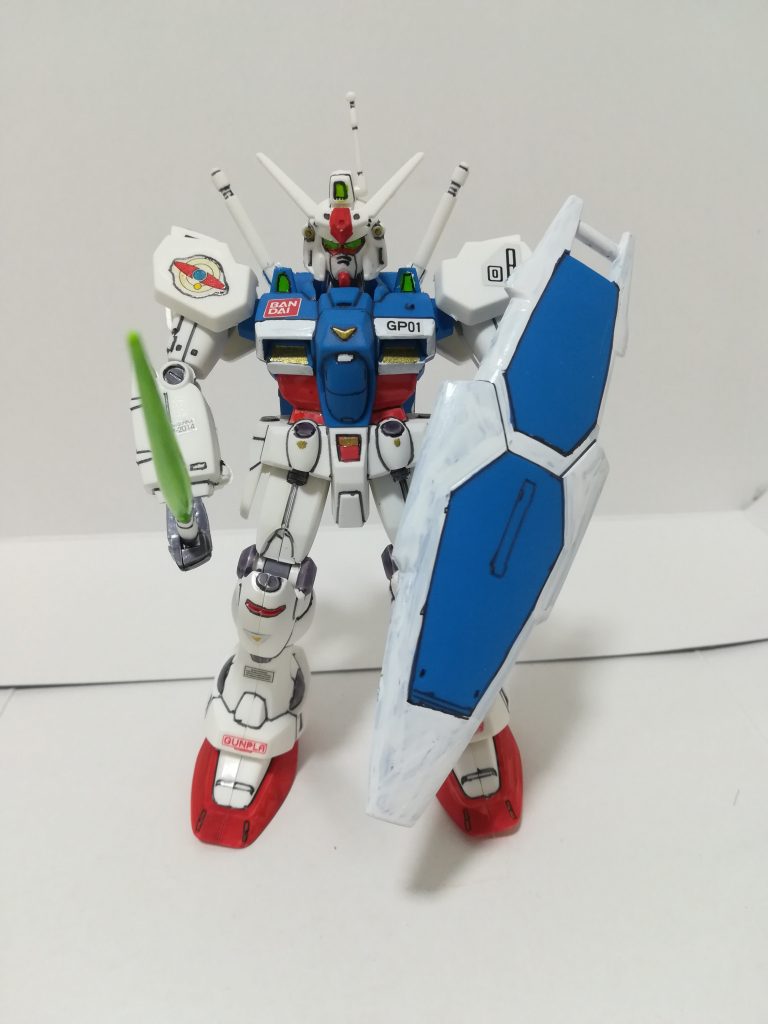 稼働範囲がとても狭いですね✨
ビームサーベル✨とシールド✨