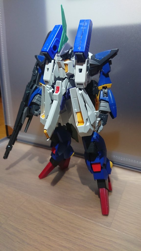 制作中の画像です。1番苦労したのは胸部装甲で、これだけはスクラッチしてましたが全てボツになりました。バルバトス様様です。AOZの設定画ではウーンドウォート腕部は装甲に隠れているのでhgucステイメンの腕部装甲、hgucZIIのバックパックでそれらしく作りました。増槽+スラスターのイメージです。シルエット優先しました。