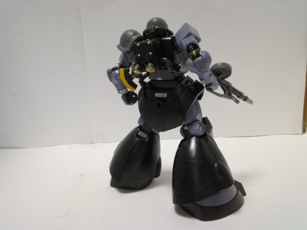 関節やバーニア内はゴールドで塗装しています