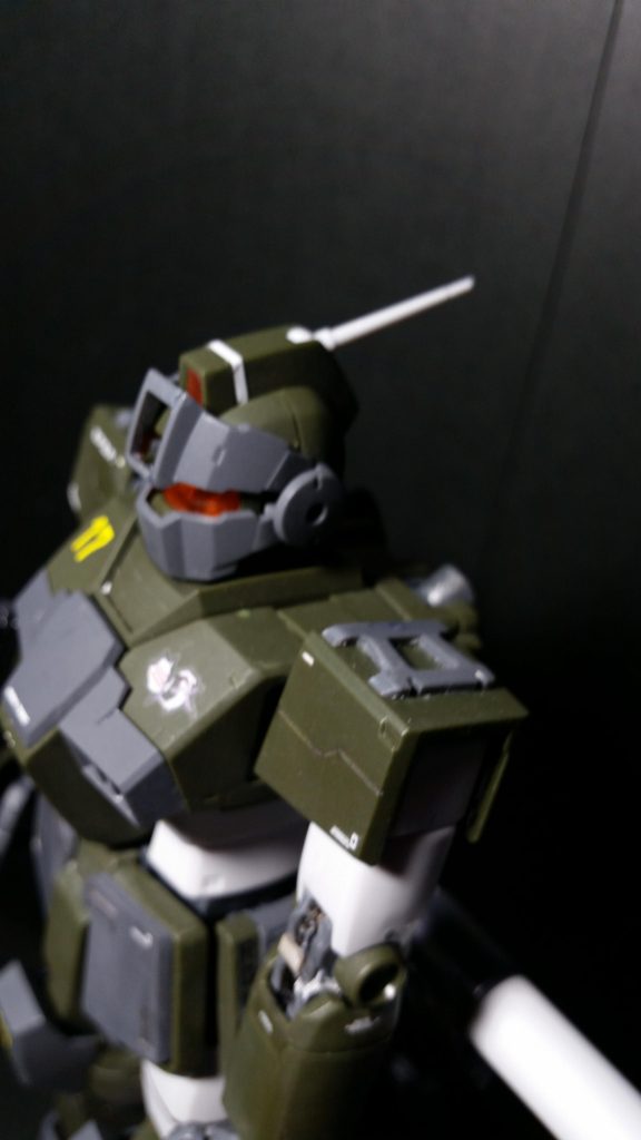 肩にはジャンクパーツを貼り付け