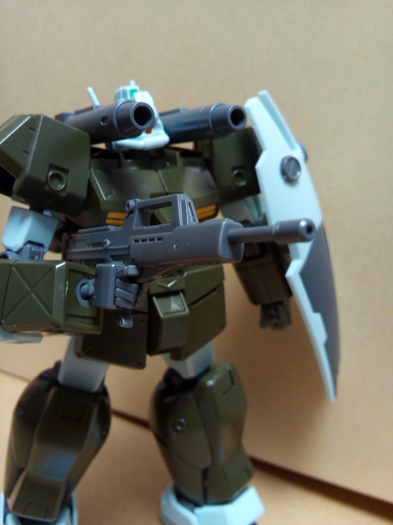 キャノン系の機体の割にはマッチョボディですね。