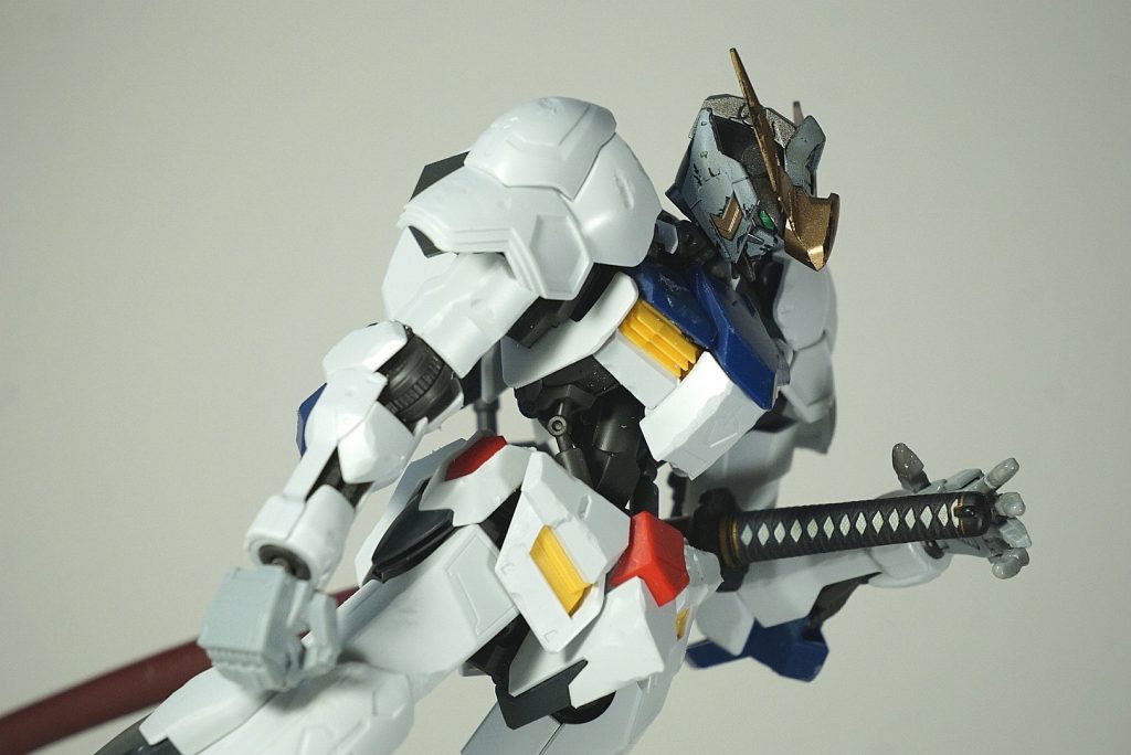 頭だけ塗った状態。手首はビルダーズパーツにおきかえてます。