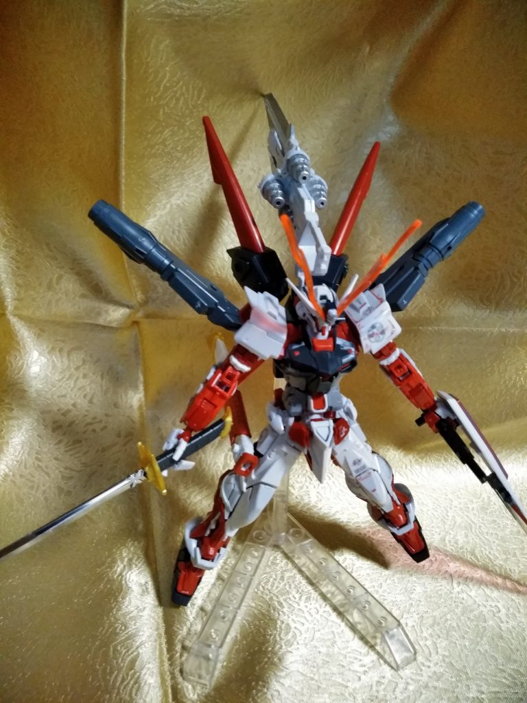 覚醒モード・不知火
アンテナよりエネルギー放出
反応能力、空間処理能力向上により
一撃は重く、人間離れした反応速度を見せる。
ノーネイムのナイトロポーズとゴーストガンダムを意識しました笑