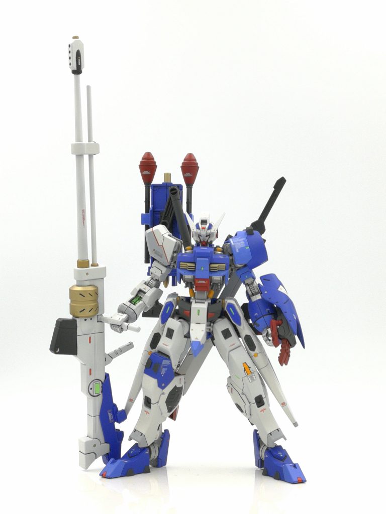 ウヴァルの兄弟機という設定でフレームを金·銀で合わせてます。
こちらは銀です。
配色は分割を色で分けたり、色を多めに使用し寄せ集め感を出してみました。