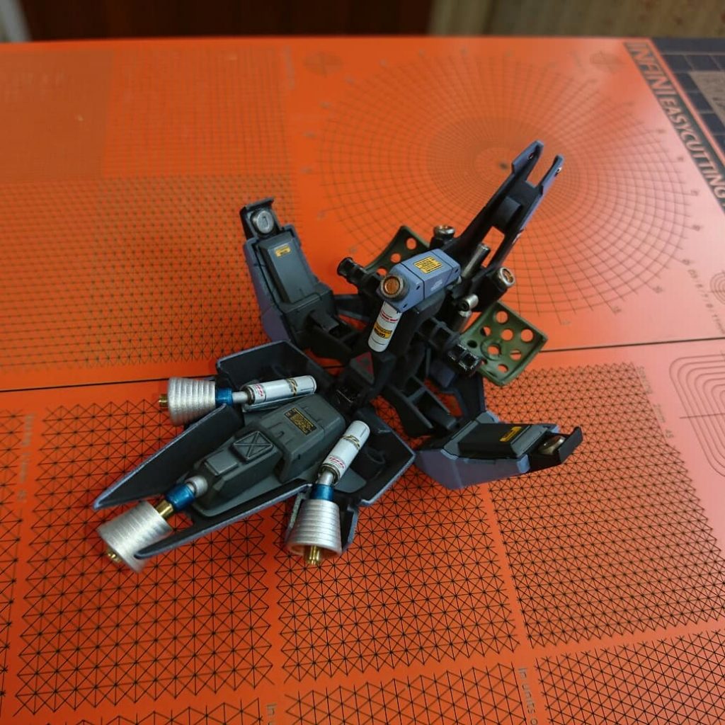 腰アーマー内部も塗り分けをしてます。