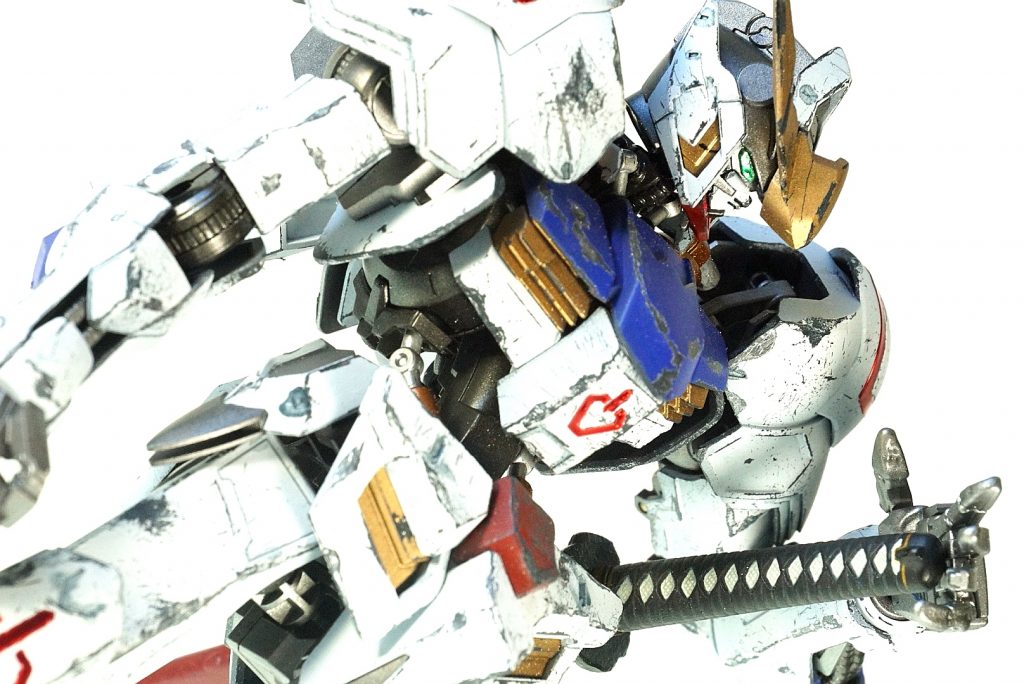 塗装の手順は、
全体に濃いめのグレー
    ↓
全体にシリコーンバリアー
    ↓
各色塗装って感じです。