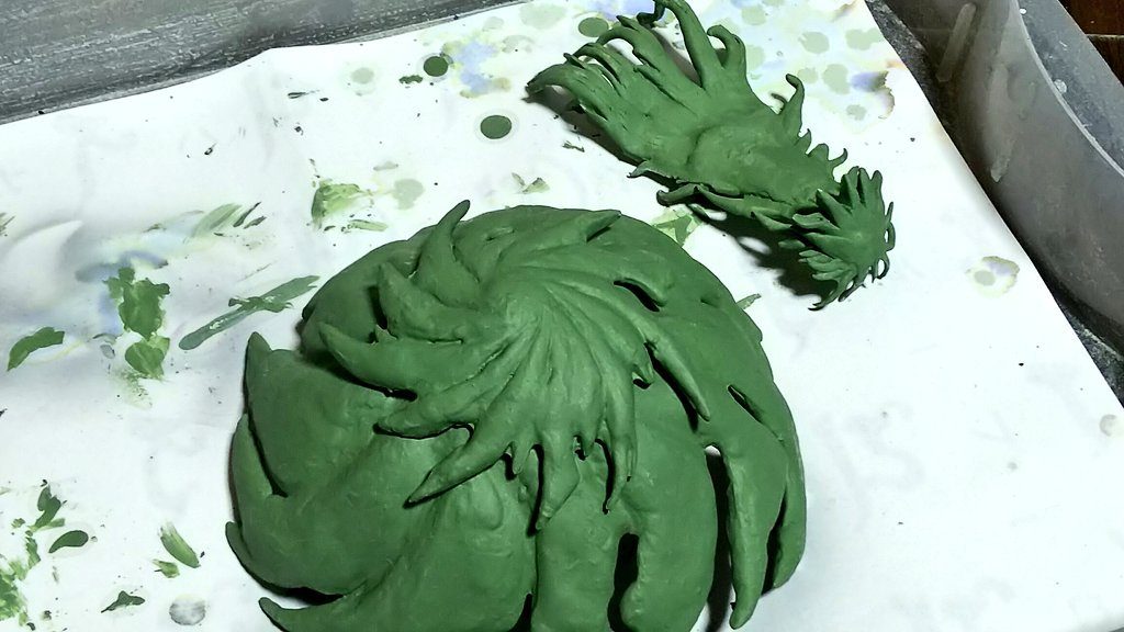 霊丸は原型をエポパテで作って、シリコン型→透明レジンで作りました。