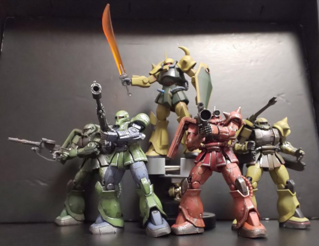 砂漠戦隊♪ザクレンジャーっ！！
って、
リーダーはグフですが(笑)