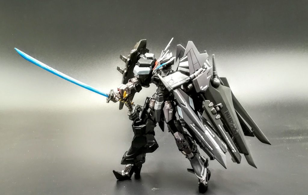 刀も青!
もう一本は赤ですｗ