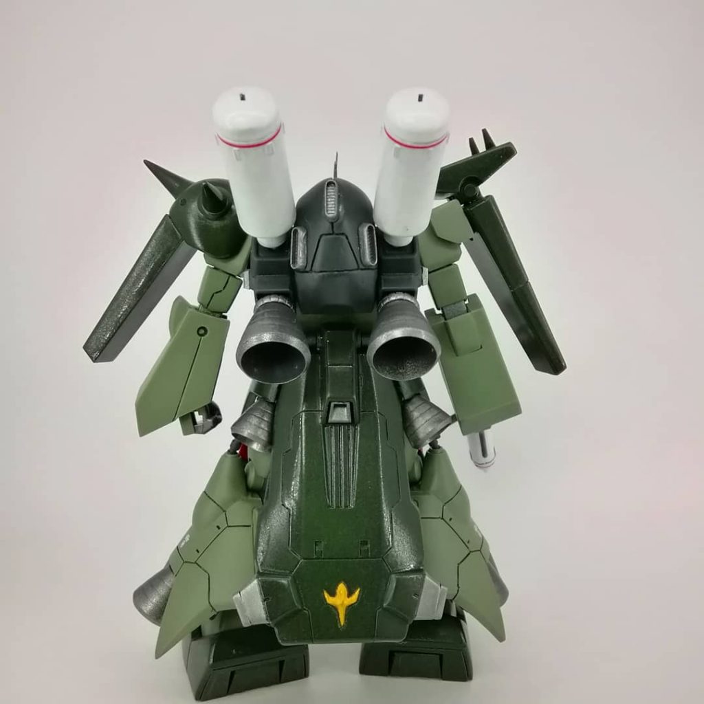 バックパックはプラパテで大型に。ノズルも大型に。