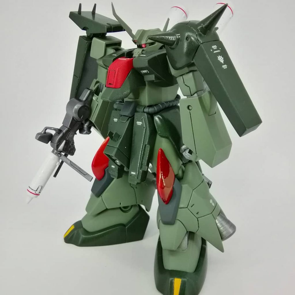 左腕、ハンドポンプ大型に。腕も大型に。膝大型に。爪先の黄色形状変更。