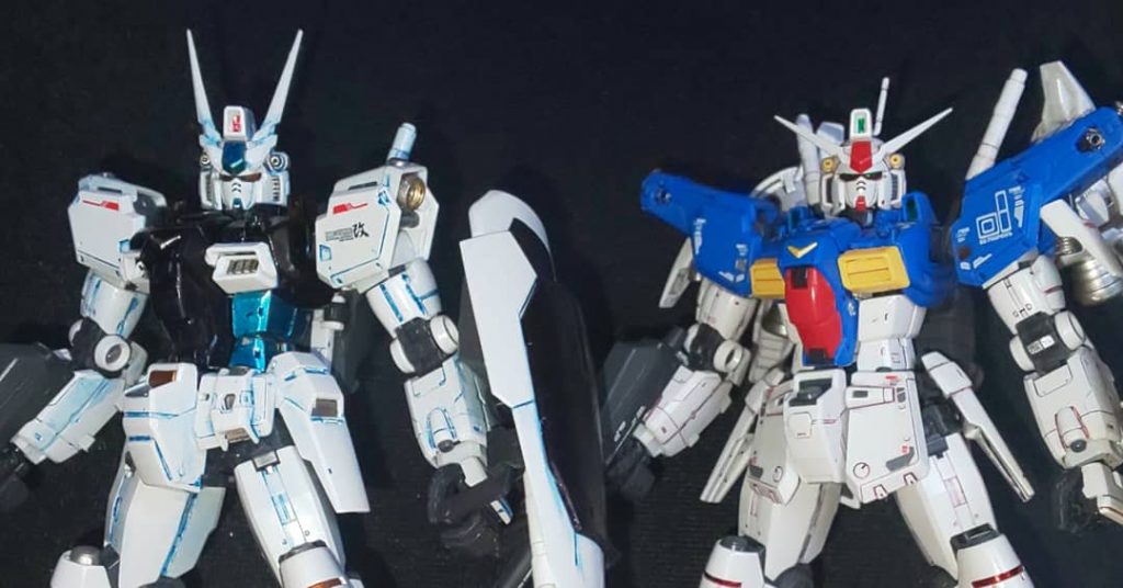 通常のRGフルバーニアンと2ショット。
実は、フルバーニアンが購入して開封の段階でV字アンテナが破損しており、パーツ取り寄せを考えたが自作を決意。結局納得いかなくなり同じくRGゼフィランサスを購入。アンテナを移植した。
そして、余ったキットをサイドストーリー的な物語の機体っぽくしようとなりカラーリングを変え、
余っていたRGユニコーンガンダムの固定V字アンテナを加工し取り付けました。