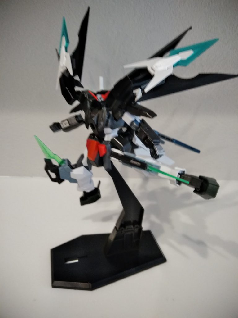 ∞ジャスティスやヴィダールイメージで
GNガンブレイドを膝に装備。