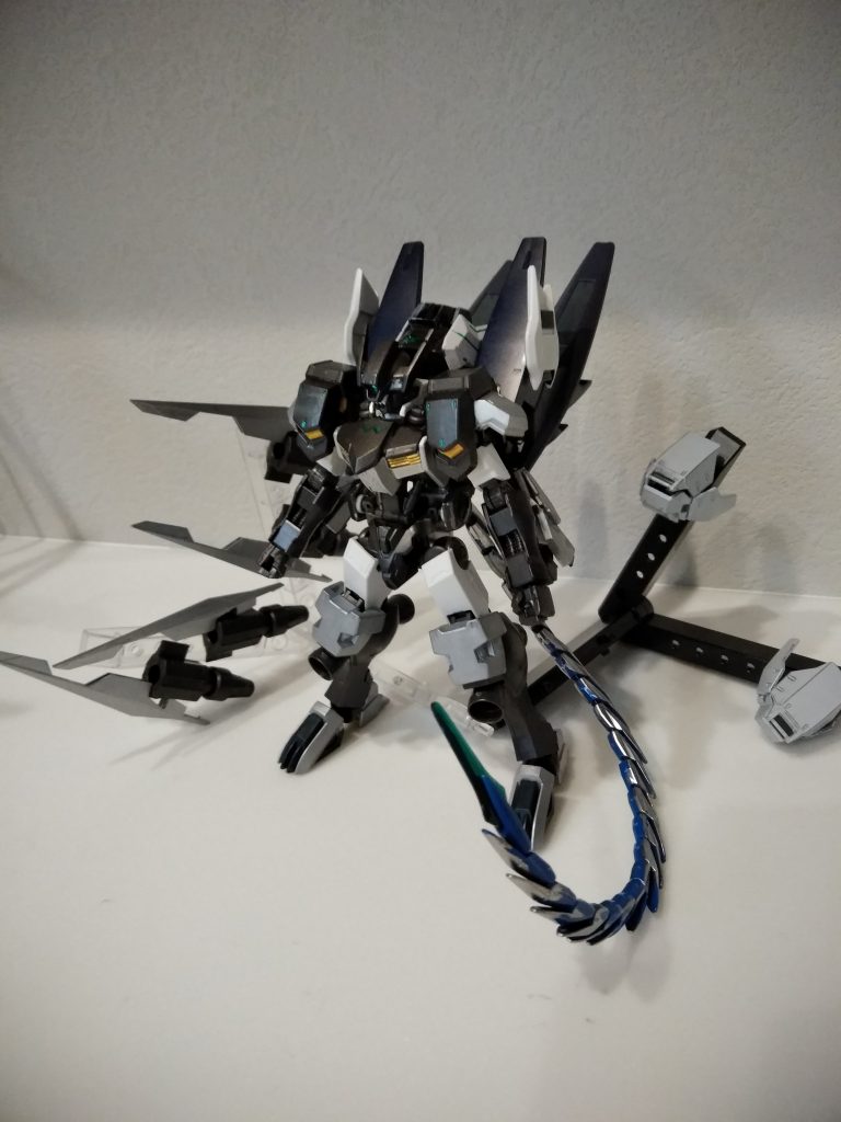 オルタナケルベロス
MS形態
追加装備、ブレイクネイルと
ケルベロスの3つの頭部のうち2つオルトロスはファンネルとして使用できる