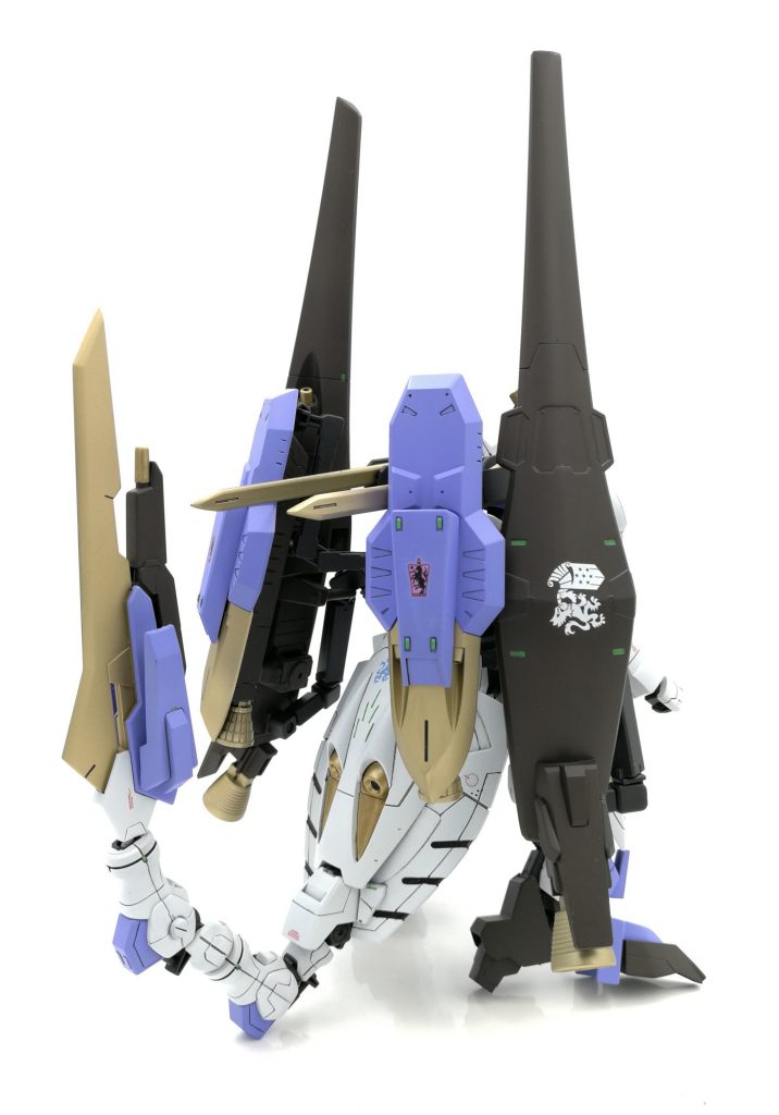 基本的にキマリスヴィダールにキマリストルーパーのパーツを使用した改造です。武装はデストロイヤーランスにブースターを追加した「ブーストランス」。
ブースター兼シールドの「シールドブースター」。スタビライザー兼機銃装備型ブレードの「テイルブレード」。グリムゲルデのデータより複製された「バトルブレード」です。