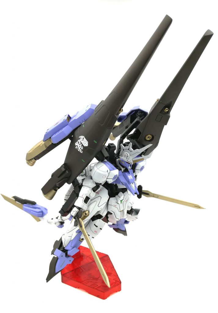 宇宙戦での「巡航形態」。
こちらは初期のキマリスを意識した形態で単機で広範囲に移動しながら、高速戦闘を行います。