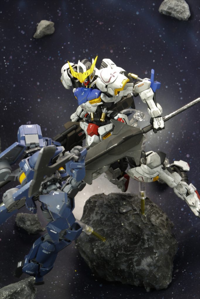 隕石群も、スタイロフォームに石膏を縫って其れぽく仕上げました。