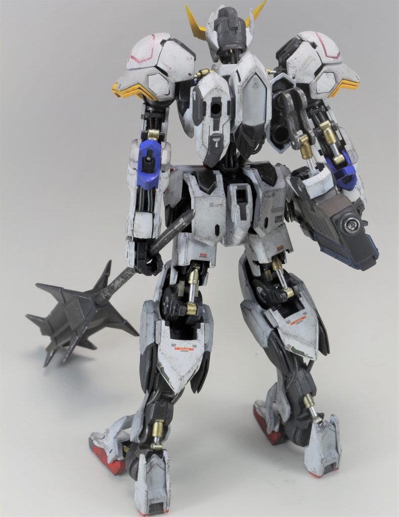 脚部のシリンダーは、ハレゾのバルバトスを参考にほぼ新規のフレーム置き換えてあります。