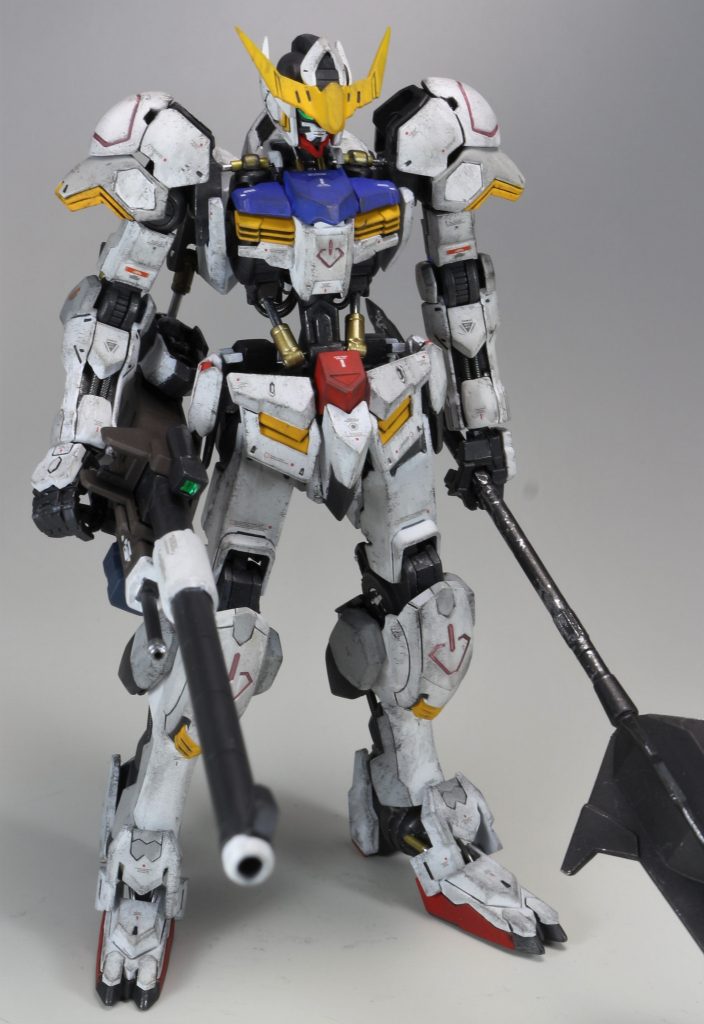 肩のシリンダーや、腰回りのシリンダー追加など可能な限りガンダムフレームに近づけました。