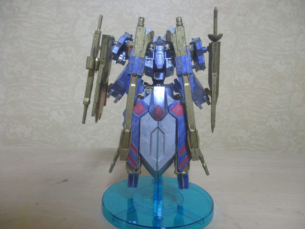 背面。
なお、両肩のみ「アスタロトオリジン」の物を使用して、「フラウロス」のパーツを組み合わせて「フルシティ」のサブアームを移植してます。また細かいですが、「レクス」で余った二の腕パーツで「フルシティ」のバックパックと「フラウロス」のキャノンを繋げています。