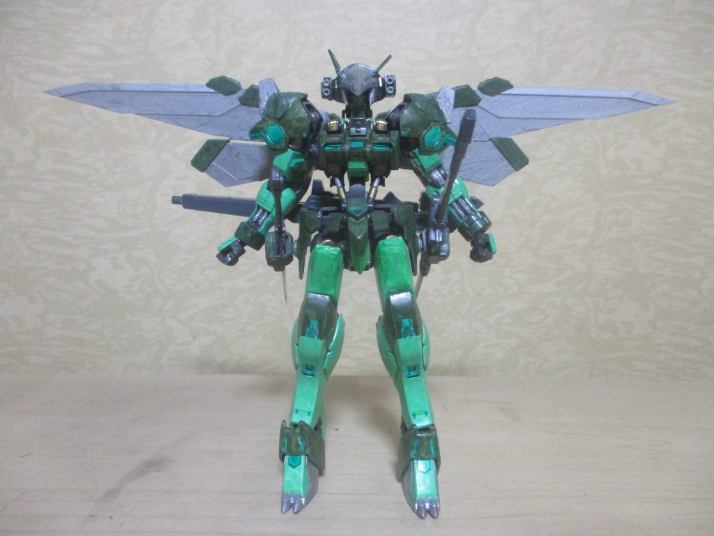 正面。
脳内設定では、アスタロトの基になった高機動型のガンダム・フレーム機体です。