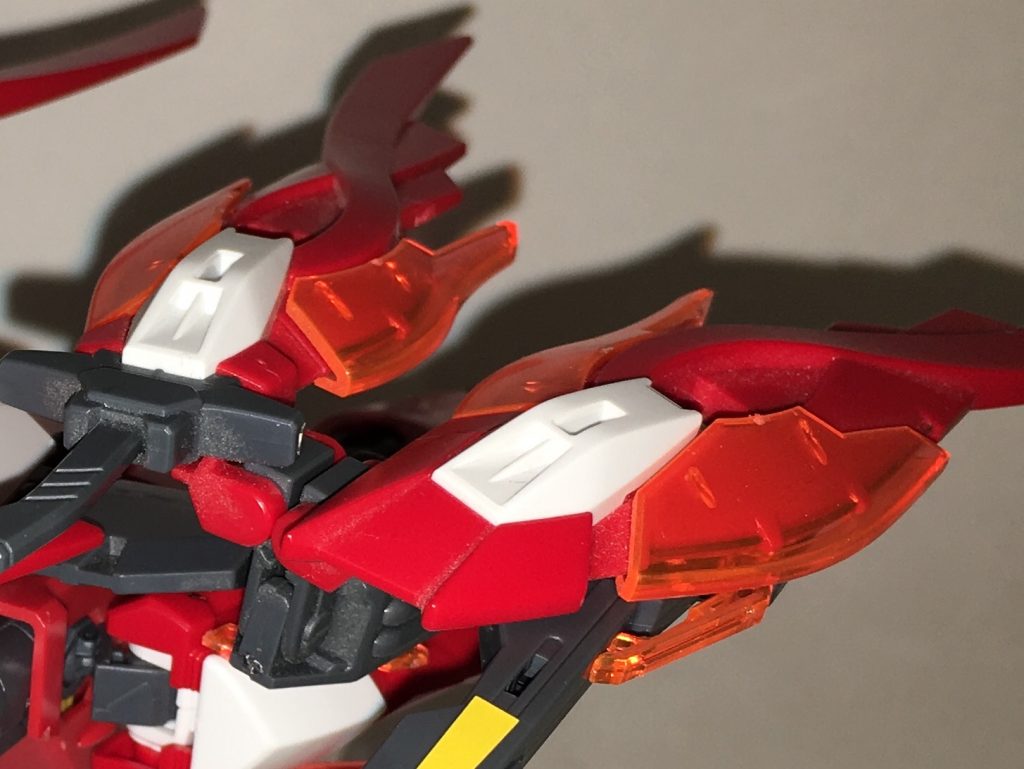 ソーラージェネレーター。全身に設けられた半透明の部品。太陽の光を使って電力を回復する。