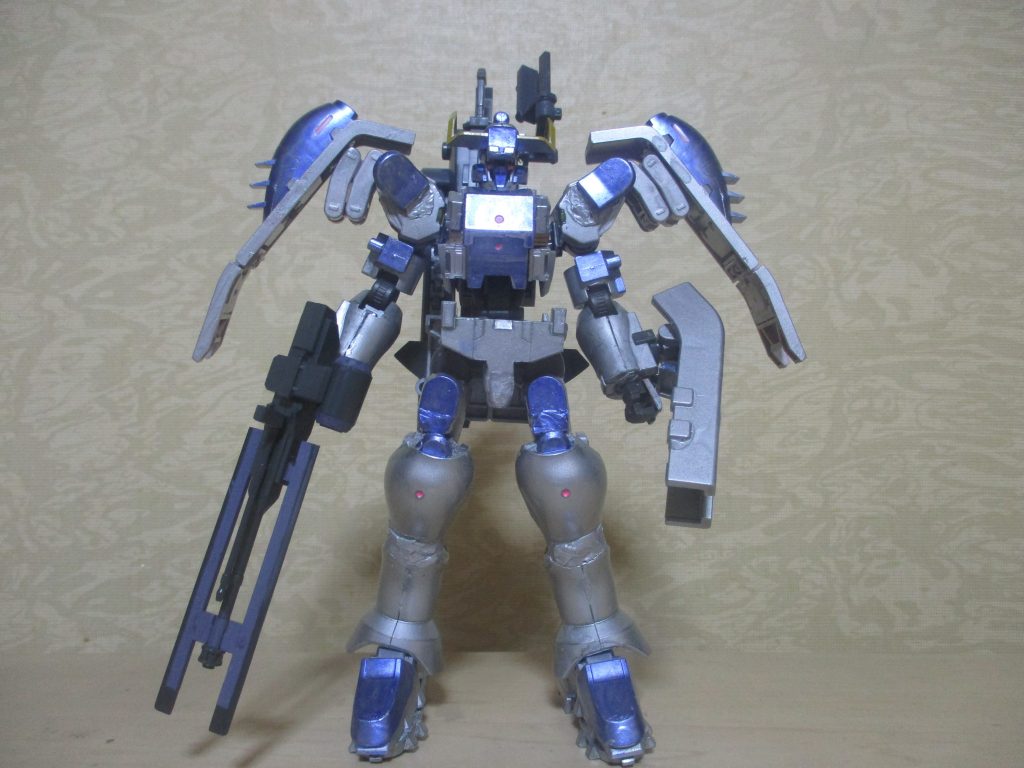 正面。
胸部と肩パーツ、銃のみ、「ティエレンタオツー」の物を使用してます。