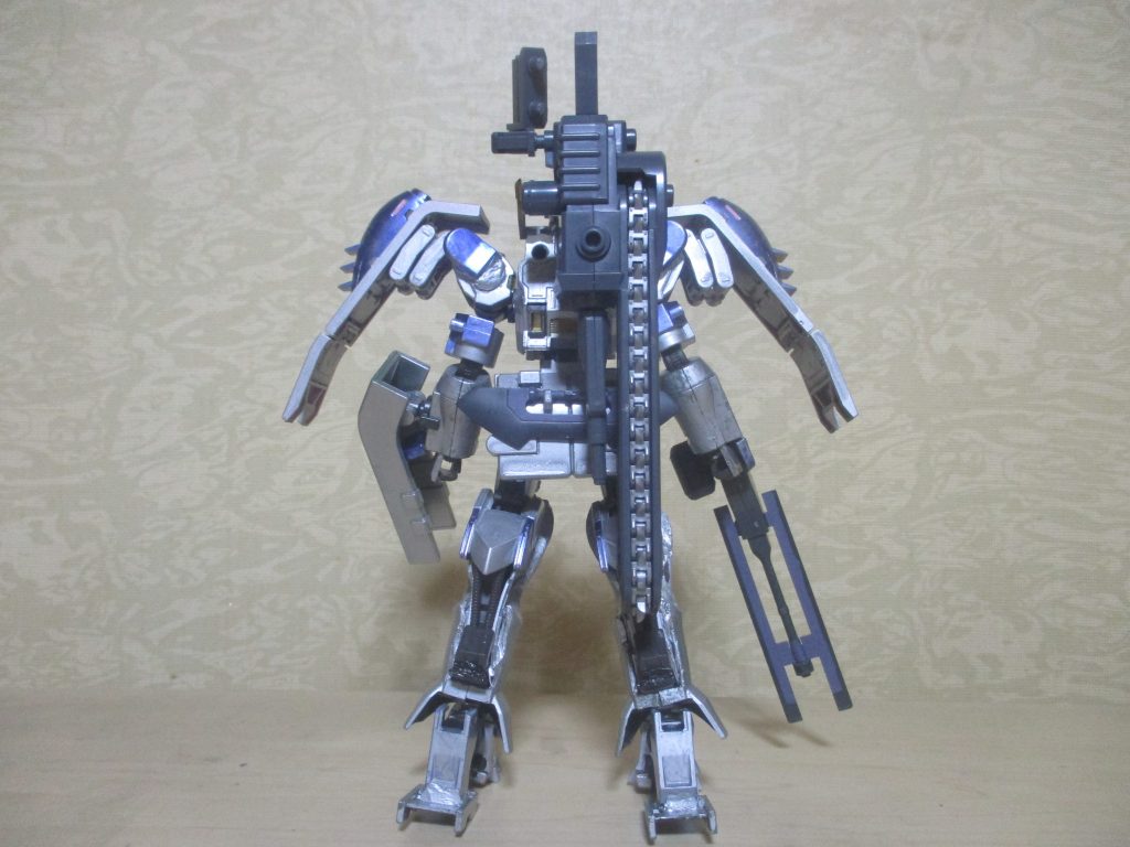 背面。
なお、この状態で全ての武器を装備してます。