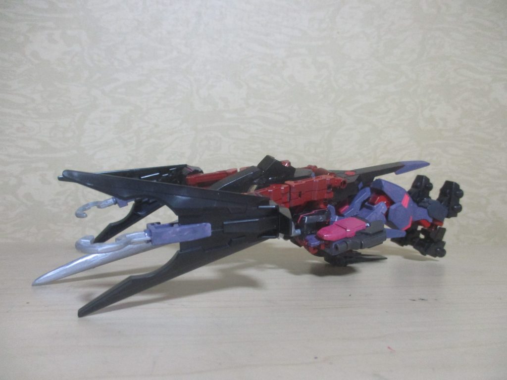 バインダーを回転させて、敵を捕獲するためのフックを発射出来るようになってます（設定上ｗ）。
以下脳内設定：アンドレアルフスのパイロットは、名瀬・タービンの双子の弟、亜朱（アシュ）・タービン。2人が若い頃、偶然にもアンドレルフスを発見し、2人が交互に操縦して、宇宙を暴れ回っていたが、名瀬がテイワズにスカウトされてからは完全に袂を分けた。理由は亜朱曰く「自由が無くなる」からのこと。そのため、名瀬は餞別代わりに、アンドレアルフスを譲り渡した。以降は、亜朱率いる、人身売買等の悪事を重ねる組織のみを狙って倒す「義賊」の主要機体として活躍している。