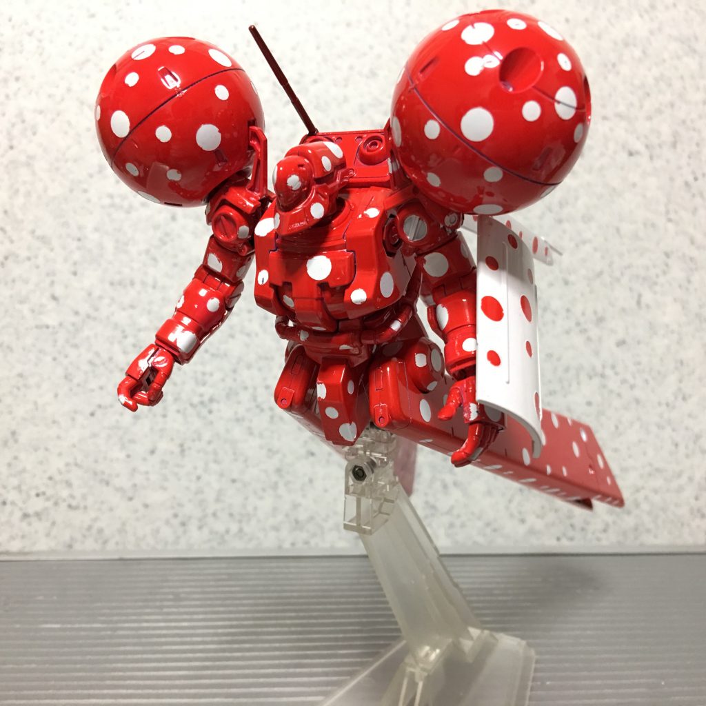 ( 。・v・。)ノ 今回は草間彌生氏の水玉模様がモチーフなので、球体が特徴のドラッツェをキャンバスに選びました。