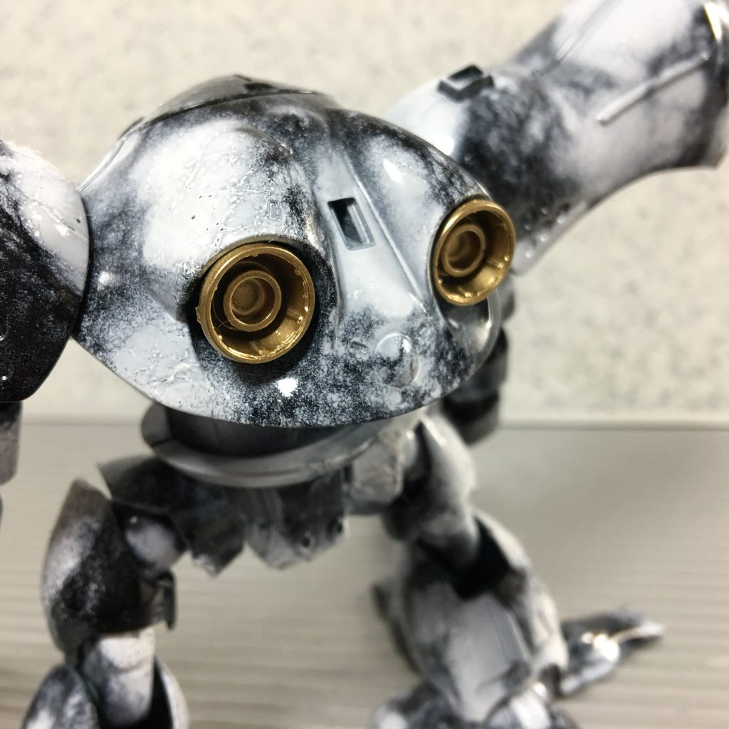 (   。・v・。)ノ 爪とバーニアはゴールドに塗装することでシックにまとめました。