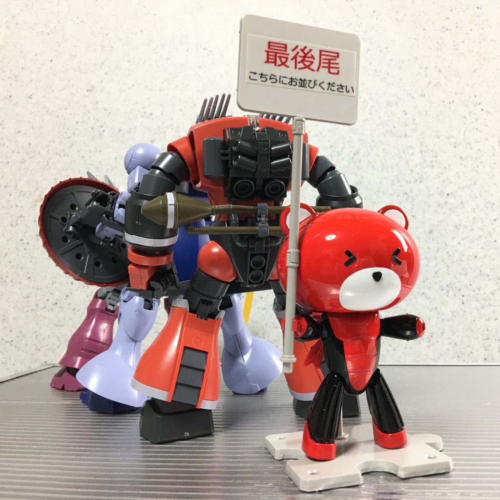 プラカードを見たとき、この組み合わせ（最後尾とイベントスタッフ）しか思いつきませんでした。(   ；￣v￣。)