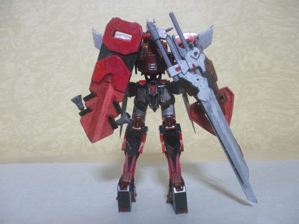 背面。メイン武器のシザーソードとシールドカッターは、グールエッジの物をそのまま使用。