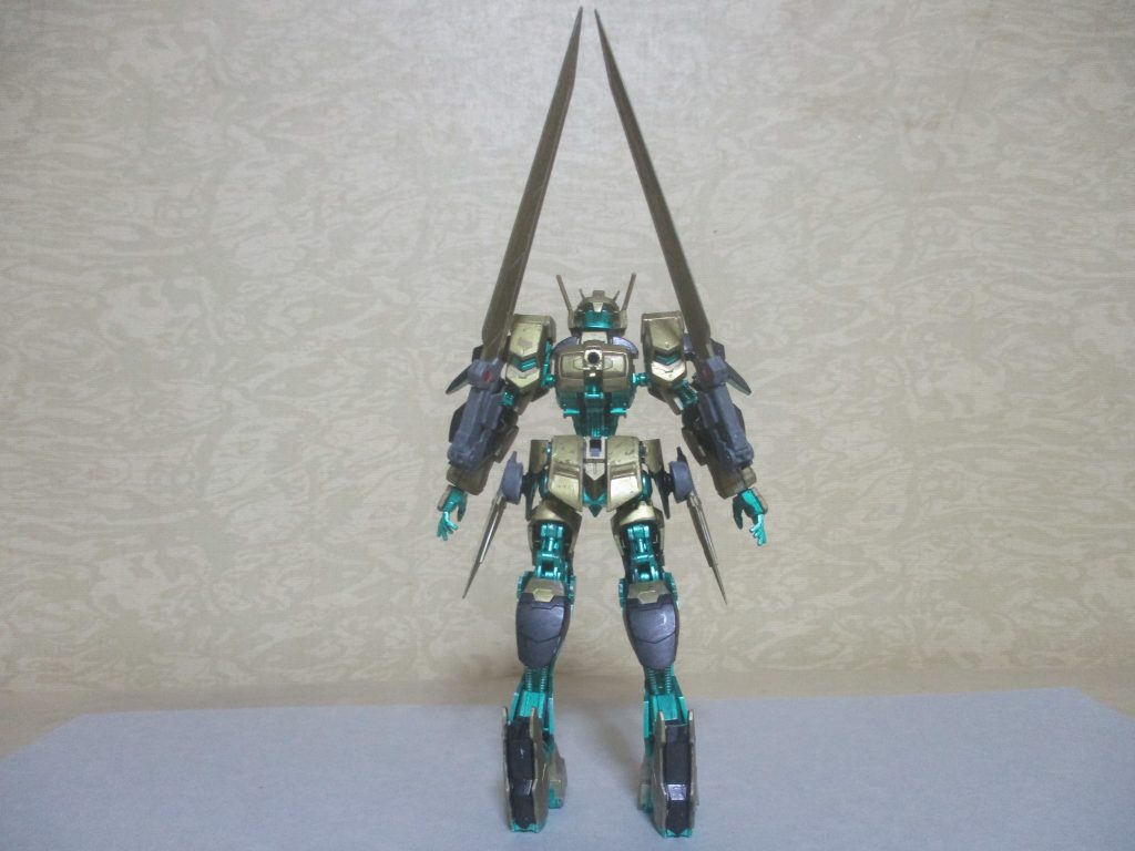 背面。
なお、バックパックはアスタロトオリジンで余ったパーツで、中央にポリキャップを移植してます(その理由はまたいずれw)。