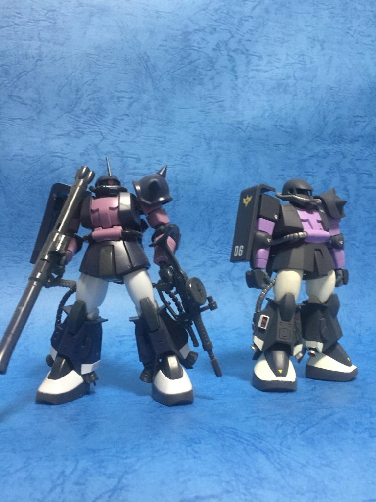 2013年のHGUC版と比較。やはり現代のザクはスリムです。