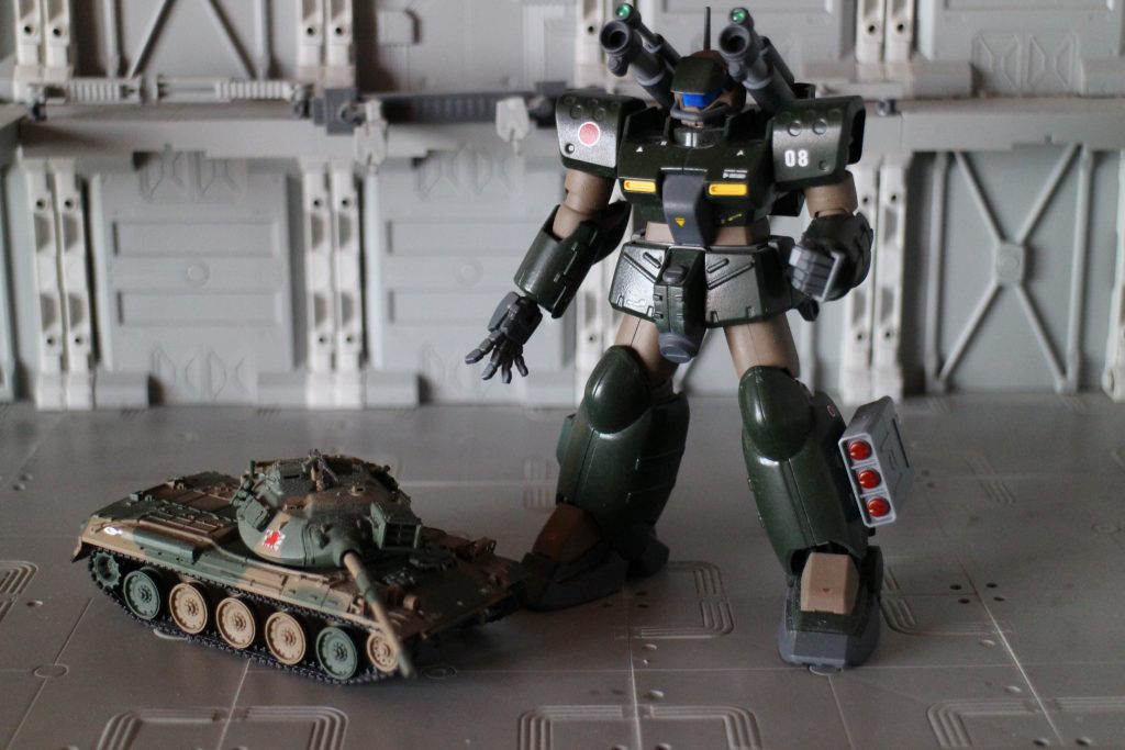 最後にスケールは全く違いますが、７４式じいちゃんと。
自衛隊カラーと言う事で渋めに決まってると思います。落ち着いた感じでお気に入りの１機なので、引っ張り出して登校して見ました！他に自衛隊カラーのは２機あるので、今後引っ張り出して載せたいなーと思ってます。
迷彩塗装にも挑戦したい所ですが・・・敷居が高いイメージですね。機会があればやってみたい所です！