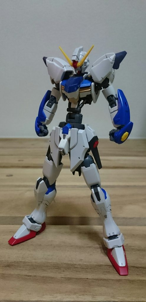 変更後
肩をバエルにしたら主人公機っぽくなってくれたので本体のイメージはこれで固定しました