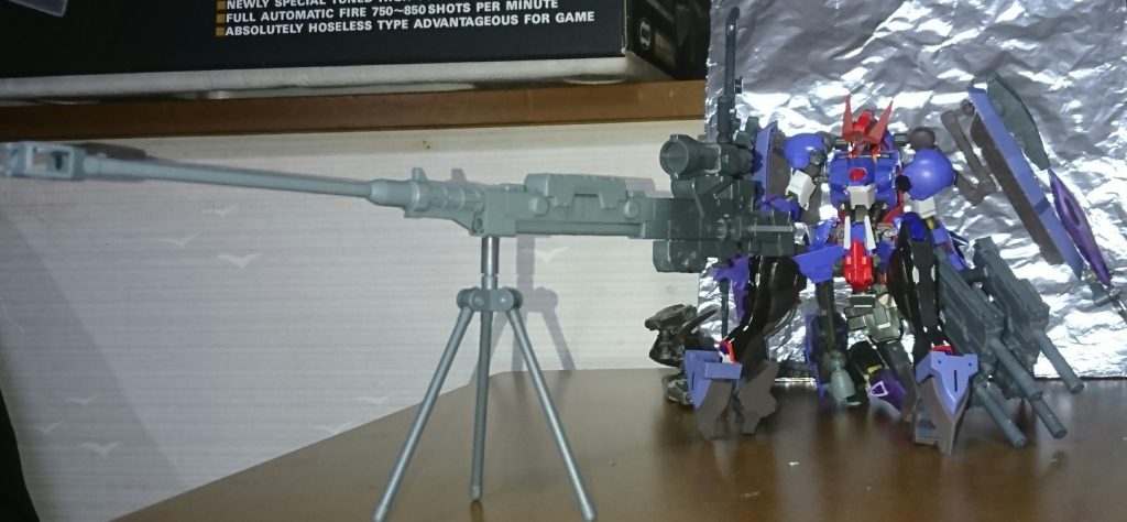 <スナイパーキャノン>
本機のメイン武装にして最高威力を持つ武装。弾丸にダインスレイブに使用されている物と同等の物を使用しており、本機の射撃武装の中でも敵機を破壊するほどの威力を誇っている。だがその異常とも言える威力から四脚形態で使用しなければ安定した狙撃が出来ない欠点も存在する。