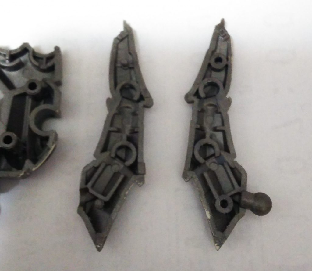 指パーツはボールジョイントを仕込めば可動できるようになってましたが、今回はいじっておりません。