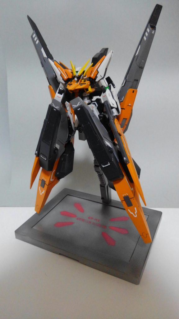 スタンドも塗装してみました~。
デカールはRGのシナンジュ、マークII、ダブルオー等々、市販の水転写デカールを組み合わせています。