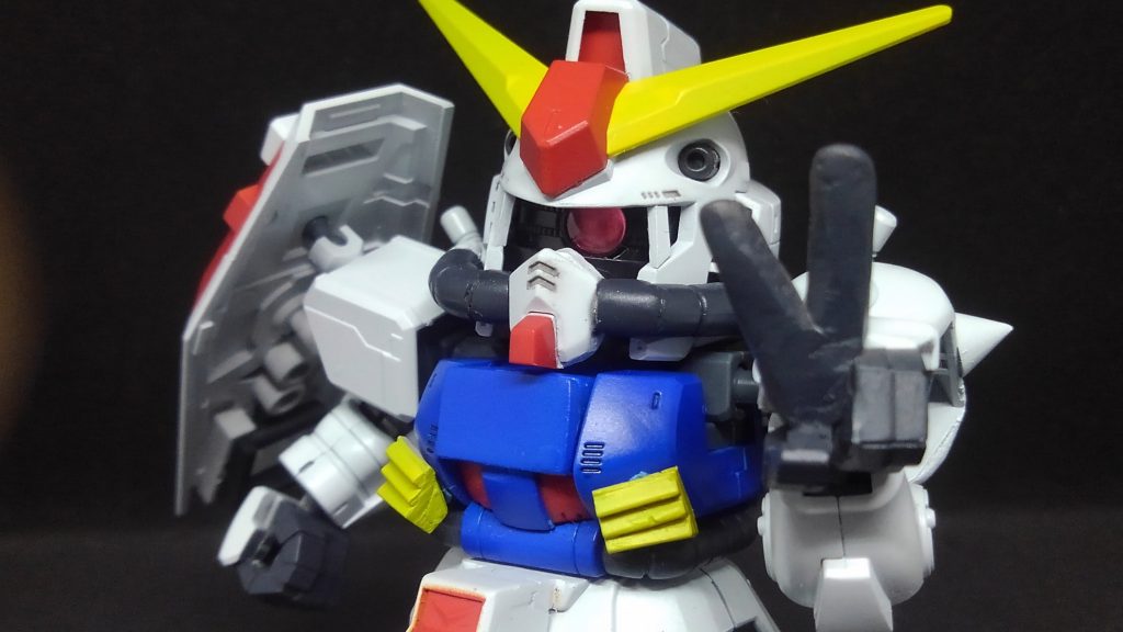 にせガンダムといえばピースサイン！

ＣＳの握り手を部分的に削りプラ棒とパテで自作してみました。