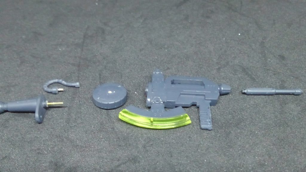 ライフルは分解するとこのように。ガンダム成分大目ですね。