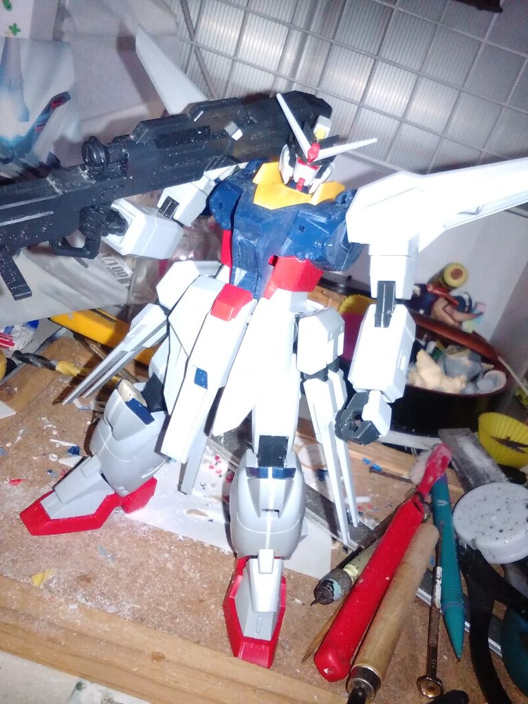 胴体や肩関節の後ハメ加工。