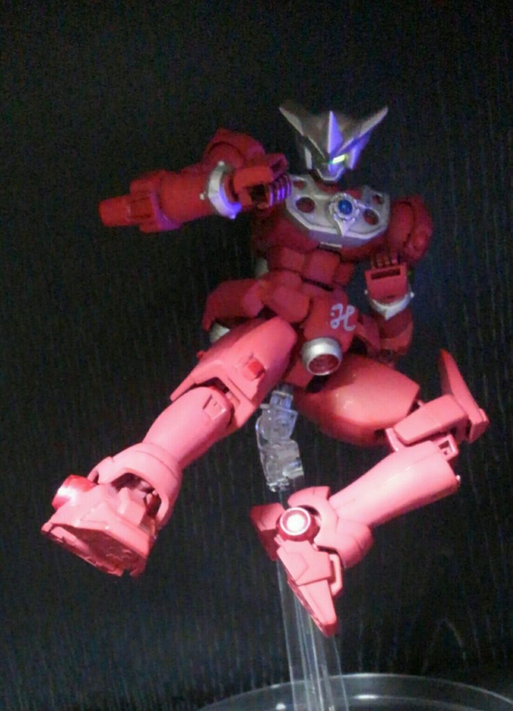 必殺技はもちろんレーオーキック!(笑)
飛び道具はもちろん無しです。
ちなみに眼はブラックライトを当てると光ります。(リーオーのカメラ部のパーツのランナーから削り出しました)