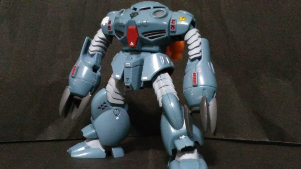正面 階級章はもちろん隊長の階級である大尉を選択してます。デカールは、ガンダムデカール0080ジオン系用を使用しております。