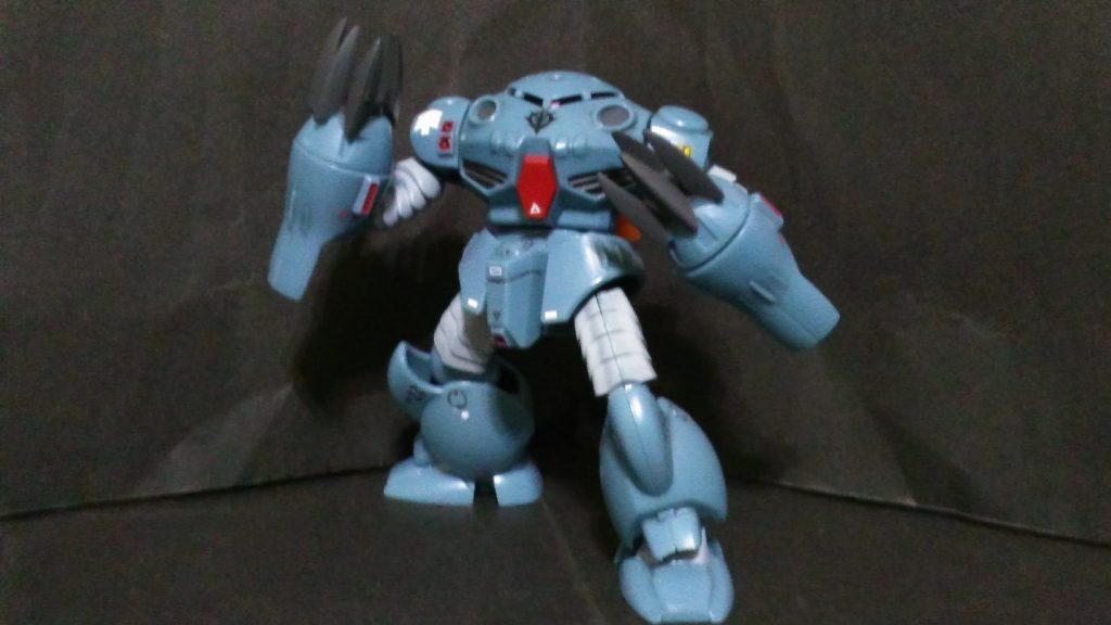 アイアン・ネイルを構え格闘モード！。