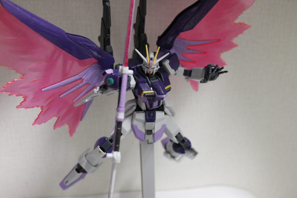 手首をデスティニーからそのまま移植しているのでパルマフィオキーナも使用可能、という設定。